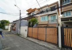 ขายทาวน์โฮม ถนนลาดพร้าว ซอย 110 แยก 3 แขวงพลับพลา เขตวังทองหลาง กรุงเทพมหานคร