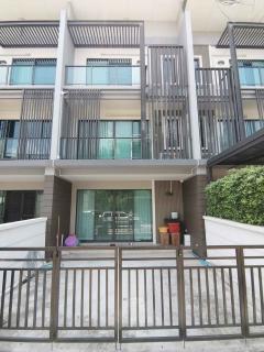 ขายบ้านทาวน์เฮาส์  ทาวน์ อเวนิว เมิร์จ รัตนาธิเบศร์  3 ห้องนอน 3 ห้องน้ำ   29 ตร.ว พื้นที่​ใช้สอย 170 ตร.ม 