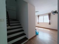 ขายทาวน์โฮม 3 ชั้น หมู่บ้านเดอะริช บิซโฮม  สุขุมวิท 105 ซอยลาซาล บางนา กรุงเทพมหานคร  ประเภท : ทาวน์โฮม สูง : 3 ชั้น เนื้อที่ : 22 ตารางวา ห้องนอน : 4 ห้อง ห้องน้ำ : 3 ห้อง ห้องอื่นๆ : ห้องโถง, ห้องครัว จอดรถได้ : 2 คัน-202302201154571676868897633.jpeg