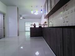 ขายทาวน์โฮม 3 ชั้น หมู่บ้านเดอะริช บิซโฮม  สุขุมวิท 105 ซอยลาซาล บางนา กรุงเทพมหานคร  ประเภท : ทาวน์โฮม สูง : 3 ชั้น เนื้อที่ : 22 ตารางวา ห้องนอน : 4 ห้อง ห้องน้ำ : 3 ห้อง ห้องอื่นๆ : ห้องโถง, ห้องครัว จอดรถได้ : 2 คัน-202302201154591676868899180.jpeg