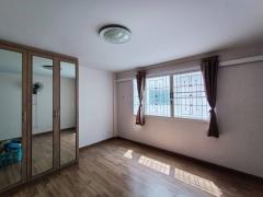 ขายทาวน์โฮม 3 ชั้น หมู่บ้านเดอะริช บิซโฮม  สุขุมวิท 105 ซอยลาซาล บางนา กรุงเทพมหานคร  ประเภท : ทาวน์โฮม สูง : 3 ชั้น เนื้อที่ : 22 ตารางวา ห้องนอน : 4 ห้อง ห้องน้ำ : 3 ห้อง ห้องอื่นๆ : ห้องโถง, ห้องครัว จอดรถได้ : 2 คัน-202302201155111676868911719.jpeg