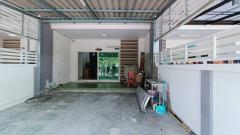 ขายทาวน์โฮม 3 ชั้น หมู่บ้านเดอะริช บิซโฮม  สุขุมวิท 105 ซอยลาซาล บางนา กรุงเทพมหานคร  ประเภท : ทาวน์โฮม สูง : 3 ชั้น เนื้อที่ : 22 ตารางวา ห้องนอน : 4 ห้อง ห้องน้ำ : 3 ห้อง ห้องอื่นๆ : ห้องโถง, ห้องครัว จอดรถได้ : 2 คัน-202302201155121676868912370.jpeg