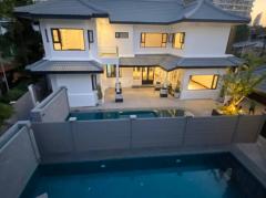 ให้เช่า Pool Villa ทองหล่อ 4 ห้องนอน 4 ห้องน้ำ พร้อมเฟอร์นิเจอร์