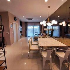 ให้เช่าทาวน์โฮม 3 ชั้น โครงการ ไอเจ้นท์ ซ.พัฒนาการ 99 (N.710)