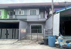 ขายทาวน์เฮ้าส์ หมู่บ้านฉัตรไพลิน ลาดหลุมแก้ว 2 ชั้น 16 ตร.ว. ขายถูก พร้อมอยู่