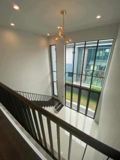 ขาย บ้านเศรษฐสิริ กรุงเทพกรีฑา 2 (บรรยากาศสุด Private) บนเนื้อที่ 83.2 ตร.วา 4 ห้องนอน 4 ห้องน้ำ จอดรถในบ้านได้ 3-4 คัน-202308192242521692459772675.jpg