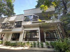 Pool Villa project house for rent at Sukhumvit 38 Near BTS Thonglor.  800 meters Fully furnished