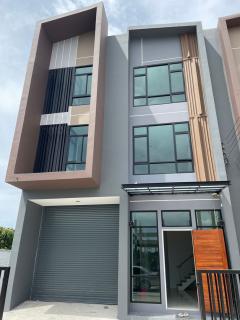 ขายโฮมออฟฟิศหลังมุม 3 ชั้น ขนาด 74 ตรว ถนนบางใหญ่-บางคูลัด หลังใหม่ บางใหญ่ นนทบุรี.
