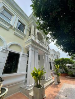 Classic House for rent in Sukhumvit soi 36, near BTS Thonglor 500 meter