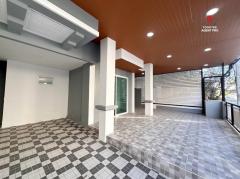 ขาย ทาวน์โฮม รีโนเวทใหม่ พร้อมอยู่ บ้านวรางกูล คลอง 3 110 ตรม. 27.1 ตร.วา เดินทางเข้า ออก ได้หลายทาง-202312210850071703123407040.jpg