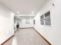 ขาย ทาวน์โฮม รีโนเวทใหม่ พร้อมอยู่ บ้านวรางกูล คลอง 3 110 ตรม. 27.1 ตร.วา เดินทางเข้า ออก ได้หลายทาง-202312210850081703123408491.jpg