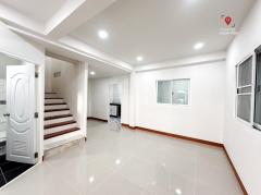 ขาย ทาวน์โฮม รีโนเวทใหม่ พร้อมอยู่ บ้านวรางกูล คลอง 3 110 ตรม. 27.1 ตร.วา เดินทางเข้า ออก ได้หลายทาง-202312210850091703123409626.jpg