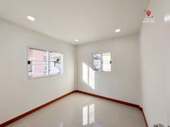 ขาย ทาวน์โฮม รีโนเวทใหม่ พร้อมอยู่ บ้านวรางกูล คลอง 3 110 ตรม. 27.1 ตร.วา เดินทางเข้า ออก ได้หลายทาง-202312210850111703123411824.jpg