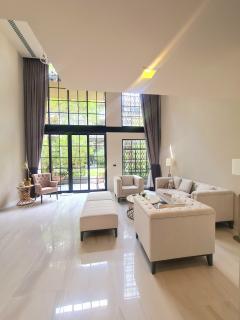Super Luxury Townhome for Rent“ Quarter31” near BTS Phrom Phong 4.5 story with elevator 425sq.m. 4beds ,Wattana district ,Bangkok-202312231205441703307944742.jpg