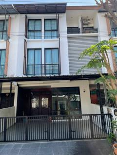 ให้เช่า ทาวน์โฮม Areeya Mandarina Sukhumvit 77 ตกแต่งใหม่ ใกล้รถไฟฟศรีนุชและอ่อนนุช