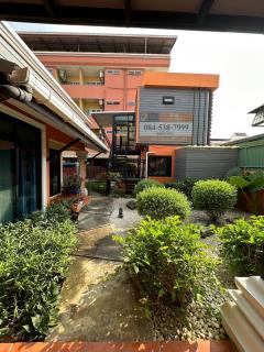 ขายอพาร์ทเม้นท์ 4.5 ชั้น พร้อมบ้านพัก 3 หลัง ซอยพัทยากลาง 10 อ.บางละมุง ชลบุรี #LB122 – 000682-202403051201021709614862108.jpg