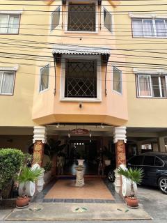 ขายอพาร์ทเม้นท์ 4.5 ชั้น พร้อมบ้านพัก 3 หลัง ซอยพัทยากลาง 10 อ.บางละมุง ชลบุรี #LB122 – 000682-202403051201101709614870614.jpg