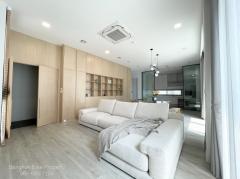 ให้เช่าLuxury VIVE 2 พระราม 9 มีลิฟส่วนตัว หน้าบ้านไม่ชนใคร ติด Wellington Collage-202403061950151709729415975.jpg