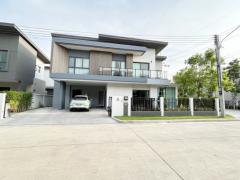 ขายด่วน Venue ID วิภาวดี – พหลฯ บ้านเดี่ยวหลังใหญ่ หลังมุม ติดถนนวิภาวดี ใกล้ฟิวเจอร์พาร์ค รังสิต ใกล้โทลล์เวย์เพียง 500 ม. ตกแต่งสวยทั้งหลัง พร้อมเฟอร์ครบ
