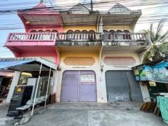 2 and a half story building for rent, next to the main road, Lippa Noi zone, on Koh Samui.