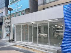พื้นที่ให้เช่า *ติดถนนสุขุมวิท26 ใกล้ BTS พร้อมพงษ์ *แอร์2 ตัว* (N.972)