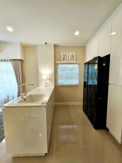 PN755 ขาย บ้านเดี่ยว เศรษฐสิริ พัฒนาการ  ตกแต่งสวยงาม พร้อมอยู่ บ้านใหม่มาก เดินทางสะดวก มีห้องแม่บ้า-202405031831061714735866701.jpg