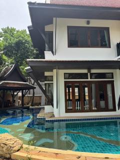 ขายบ้านพร้อมที่ดิน 121 ตรว.บ้าน2 ชั้นครึ่งมีสระน้ำใกล้ทะเล200 เมตร-202406101309381717999778334.jpg