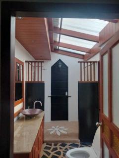 ขายบ้านพร้อมที่ดิน 121 ตรว.บ้าน2 ชั้นครึ่งมีสระน้ำใกล้ทะเล200 เมตร-202406101310581717999858289.jpg