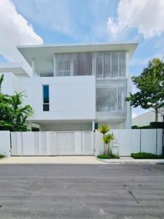 ให้เช่า บ้าน Luxury วีเว่ เอกมัย-รามอินทรา มีลิฟท์ 4 นอน ใกล้ทางด่วน