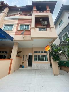 ให้เช่า ทาวน์โฮม3ชั้น   35ตรว. ถนน เกษตร นวมินทร์ (ซอยแจ่มจันทร์ ) ใกล้โรงเรียนเลิศหล้า