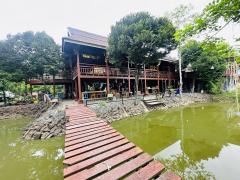 ขายถูก! ที่ดินพร้อมบ้านเรือนไทย หลังใหญ่   เนื้อที่รวม 7-3-70 ไร่ ต.หมอนนาง อ.พนัสนิคม จ.ชลบุรี 