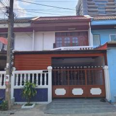 ปล่อยให้เช่าแล้ว ทาวเฮ้าส์ หมู่บ้านไพโรจน์ บางนา กม.4 (N.1236)