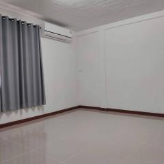 ปล่อยให้เช่าแล้ว ทาวเฮ้าส์ หมู่บ้านไพโรจน์ บางนา กม.4 (N.1236)-202408071857201723031840858.jpg