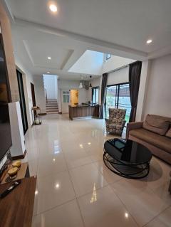 PN1179  บ้านเดี่ยว วิลล่า อะคาเดีย ศรีนครินทร์ ตกแต่งพร้อมเฟอนิเจอร์​ เครื่องใช้ไฟฟ้าครบบรรยากาศอบอุ่น
ใกล้ BTS บางนา - แบริ่ง-202408091111481723176708538.jpg