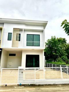 ขายด่วยทาวน์เฮ้าส์เดอะคอนเนคสุวรรณภูมิ2บ้านหลังมุมติดสวน (N.1269)