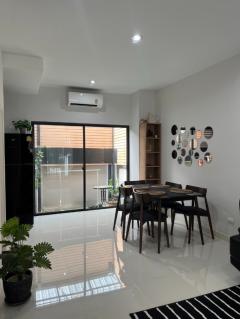 ให้เช่า ทาวน์โฮม M490 Baan Klang Muang Rama 9-Krungthep Kreetha 150 ตรม 18 ตรว-202408151912261723723946929.jpg