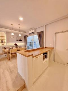 NTG254 ให้เช่า ทาวน์โฮม : อินดี้ บางนา กม.7 (2) เฟอร์ครบพร้อมอยู่  ตกแต่งสวยงาม ใกล้ เมกะ บางนา-202408302355311725036931788.jpg
