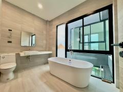 ขายPenthouses ระดับ LUXURYหนึ่งเดียวในโชคชัย 4 หรูหราด้วยวัสดุเกรดพรีเมี่ยมทั้งหลัง-202409181324491726640689308.jpg