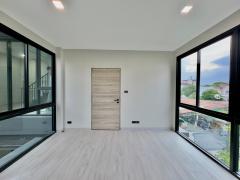 ขายPenthouses 4 ชั้น ระดับ LUXURYหนึ่งเดียวในโชคชัย 4 มีฟังก์ชัน Courtyard Living ให้แสงกระทบพื้นที่สีเขียวกลางบ้าน เสริมหลักฮวงจุ้ย-202409181418581726643938065.jpg