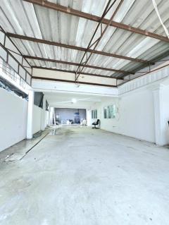 ให้เช่าบ้านที่สามารถทำเป็นออฟฟิศและมีโกดังเก็บของด้านหลัง ลาดพร้าว62 ใกล้ BTS โชคชัย 4 เพียง 2 นาที-202409292300321727625632443.jpg