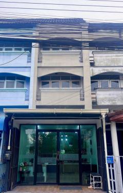 ขาย อาคารพาณิชย์ 3.5 ชั้น 22 ตร.ว  เฟอร์ครบ พร้อมอยู่ ซอยเพชรเกษม 63 *ต่ำกว่าราคาประเมิน*