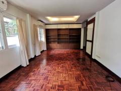 NTG473 ให้เช่าบ้านเดี่ยว ยศสุนทร สุขุมวิท 20 พร้อมสวนขนาดใหญ่ เลี้ยงสัตว์ได้  ใกล้รถไฟฟ้าบีทีเอสอโศก-202410082307251728403645403.jpg