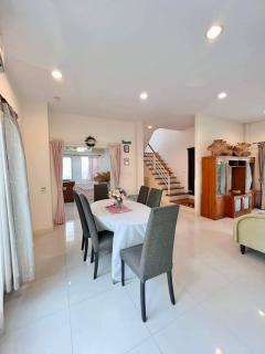 ให้เช่าบ้านเดี่ยวสุขุมวิท77 หมู่บ้านเพอร์เฟคเพลส สุขุมวิท77สุวรรณภูมิ (N.1406)-202410101342041728542524819.jpg