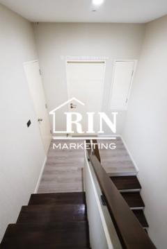 ขายถูก ทาวน์โฮม บ้านกลางเมือง วิภาวดี 64 ขนาด 20 ตรว. พื้นที่ใช้สอย 189 ตรม. สภาพดีมาก ตั้งอยู่ที่ ซอยวิภาวดีรังสิต 64 แยก 13 แขวงตลาดบางเขน เขตหลักสี่ กรุงเทพฯ. บ้านพร้อมเข้าอยู่  ทำเลดีมาก-202410141558361728896316385.jpg