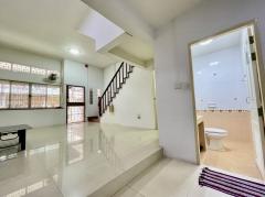 ให้เช่า ทาวน์เฮ้าส์ 3 ชั้น 196 ตรม. หมู่บ้านปริญญลักษณ์ นวมินทร์ 52-1-202410161649471729072187322.jpg