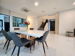 NTG522 ให้เช่า บ้านเดี่ยว นันทวัน พระราม9 กรุงเทพกรีฑาตัดใหม่ Super luxury หลังมุม เฟอร์นิเจอร์ พร้อมอยู่ จดทะเบียนบริษัทได้ เลี้ยงสัตว์ได้-202410192035481729344948340.jpg