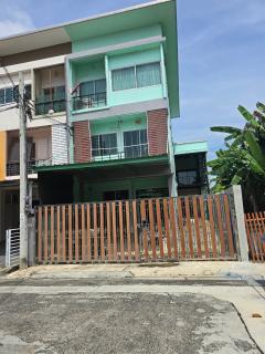 ขายโฮมออฟฟิศ 3 ชั้น หมู่บ้านสหกรณ์ 3 ใกล้เมืองทอง เนื้อที่ 53 ตร.ว. ด้านหลังต่อเติมใช้สต๊อกสินค้าได้จำนวนมาก