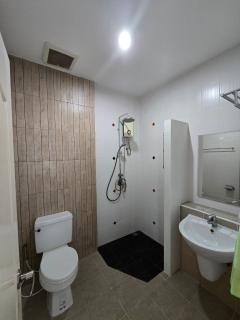 ขายโฮมออฟฟิศ 3 ชั้น หมู่บ้านสหกรณ์ 3 ใกล้เมืองทอง เนื้อที่ 53 ตร.ว. ด้านหลังต่อเติมใช้สต๊อกสินค้าได้จำนวนมาก-202410281115111730088911278.jpg