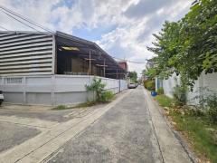 ขายบ้านพร้อมโกดังเก็บของ ซอยเฉลิมพระเกียรติ ร.9 ซอย 22 เนื้อที่ 97 ตรว  แปลงมุม-202411071539331730968773993.jpg