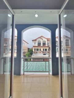 NTG703 ขาย ทาวน์โฮม เดอะ บัลโคนี่ โฮม อุดมสุข  เยื้องสวนหลวง ร.9  เฉลิมพระเกียรติ ร.9 ซอย28  หลังมุม รีโนเวทใหม่ทั้งหลัง-202411212026321732195592040.jpg